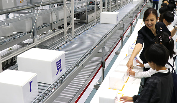 システムと人手の荷揃えの速さ・正確さを比較体験