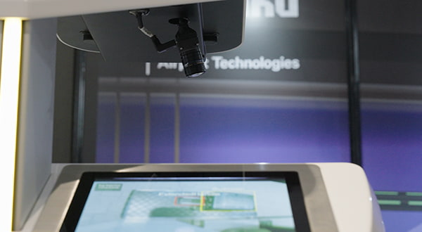 AI technology is used to analyze the shapes of bags.