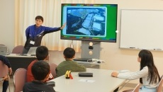 近隣小学校への出前講座の様子